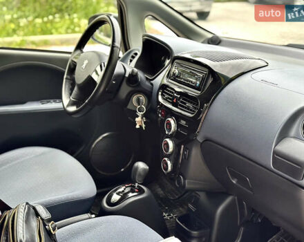 Белый Пежо иOн, объемом двигателя 0 л и пробегом 55 тыс. км за 7999 $, фото 36 на Automoto.ua