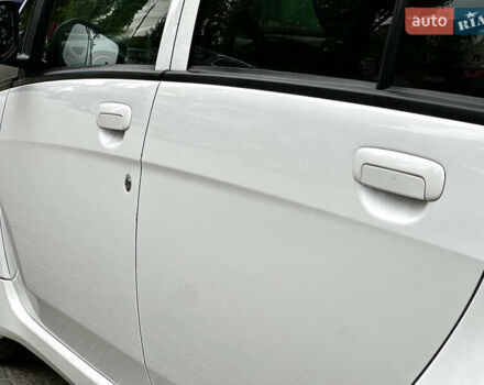 Белый Пежо иOн, объемом двигателя 0 л и пробегом 55 тыс. км за 7999 $, фото 32 на Automoto.ua