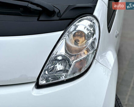 Белый Пежо иOн, объемом двигателя 0 л и пробегом 55 тыс. км за 7999 $, фото 18 на Automoto.ua