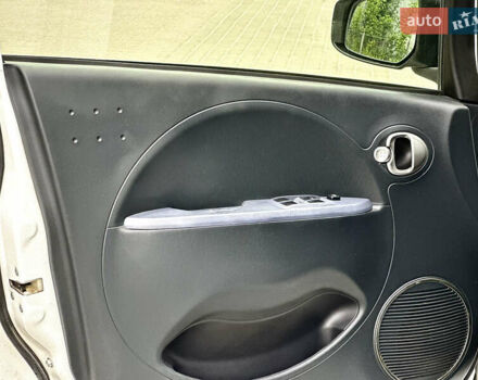 Белый Пежо иOн, объемом двигателя 0 л и пробегом 55 тыс. км за 7999 $, фото 33 на Automoto.ua