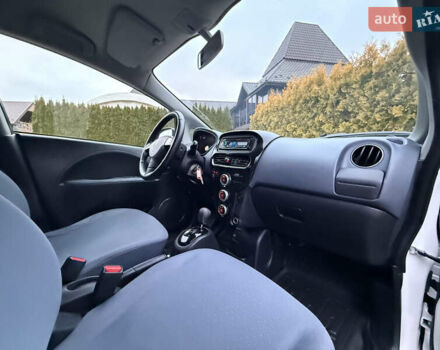 Белый Пежо иOн, объемом двигателя 0 л и пробегом 55 тыс. км за 6500 $, фото 21 на Automoto.ua