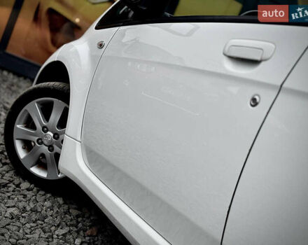 Белый Пежо иOн, объемом двигателя 0 л и пробегом 52 тыс. км за 6900 $, фото 23 на Automoto.ua