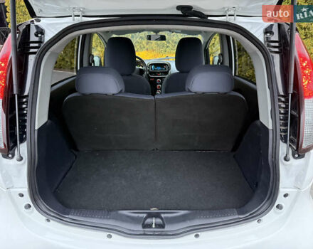 Белый Пежо иOн, объемом двигателя 0 л и пробегом 55 тыс. км за 6500 $, фото 29 на Automoto.ua