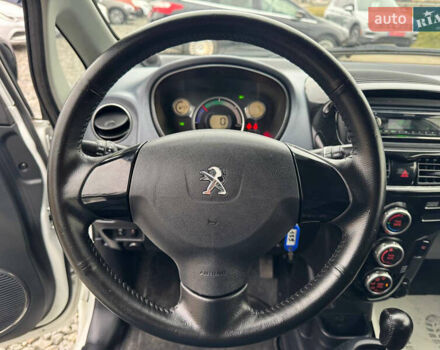 Белый Пежо иOн, объемом двигателя 0 л и пробегом 52 тыс. км за 6900 $, фото 48 на Automoto.ua