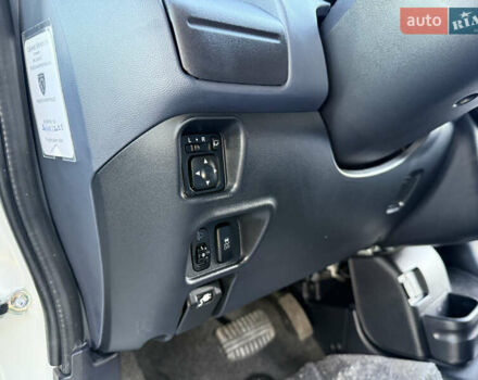 Белый Пежо иOн, объемом двигателя 0 л и пробегом 30 тыс. км за 6800 $, фото 13 на Automoto.ua