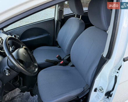 Белый Пежо иOн, объемом двигателя 0 л и пробегом 30 тыс. км за 6800 $, фото 17 на Automoto.ua