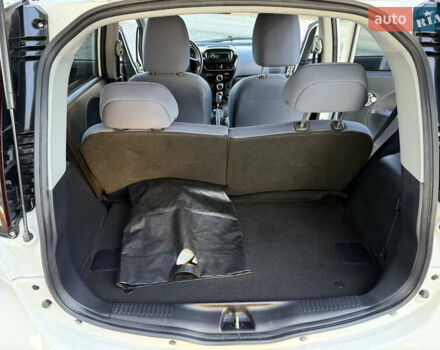 Белый Пежо иOн, объемом двигателя 0 л и пробегом 30 тыс. км за 6800 $, фото 15 на Automoto.ua