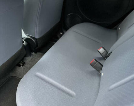 Красный Пежо иOн, объемом двигателя 0 л и пробегом 43 тыс. км за 4950 $, фото 12 на Automoto.ua