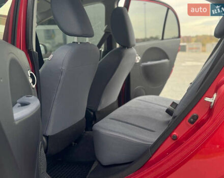 Красный Пежо иOн, объемом двигателя 0 л и пробегом 144 тыс. км за 3990 $, фото 16 на Automoto.ua