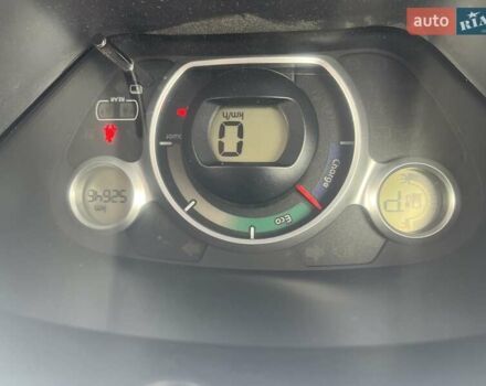 Красный Пежо иOн, объемом двигателя 0 л и пробегом 53 тыс. км за 6500 $, фото 5 на Automoto.ua