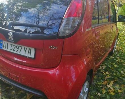 Красный Пежо иOн, объемом двигателя 0 л и пробегом 80 тыс. км за 4900 $, фото 4 на Automoto.ua