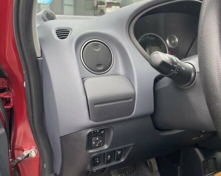 Червоний Пежо iOн, об'ємом двигуна 0 л та пробігом 35 тис. км за 8000 $, фото 14 на Automoto.ua