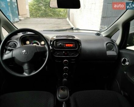 Желтый Пежо иOн, объемом двигателя 0 л и пробегом 78 тыс. км за 4300 $, фото 2 на Automoto.ua