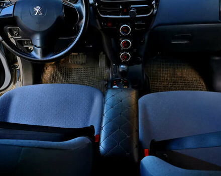 Серый Пежо иOн, объемом двигателя 0 л и пробегом 84 тыс. км за 7800 $, фото 9 на Automoto.ua