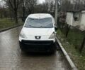Белый Пежо Partner, объемом двигателя 0 л и пробегом 350 тыс. км за 800 $, фото 1 на Automoto.ua