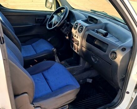 Белый Пежо Partner, объемом двигателя 1.9 л и пробегом 355 тыс. км за 2950 $, фото 10 на Automoto.ua