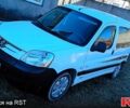 Белый Пежо Partner, объемом двигателя 1.6 л и пробегом 300 тыс. км за 3200 $, фото 2 на Automoto.ua