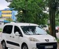 Белый Пежо Partner, объемом двигателя 1.6 л и пробегом 364 тыс. км за 4850 $, фото 1 на Automoto.ua
