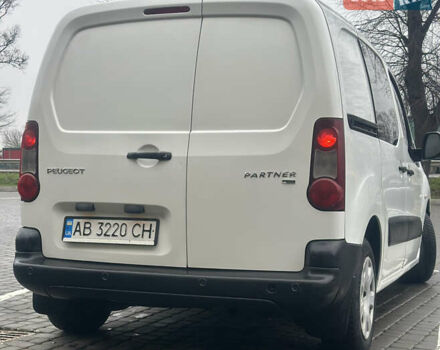 Белый Пежо Partner, объемом двигателя 1.56 л и пробегом 380 тыс. км за 5500 $, фото 4 на Automoto.ua