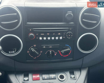 Белый Пежо Partner, объемом двигателя 1.56 л и пробегом 380 тыс. км за 5500 $, фото 8 на Automoto.ua