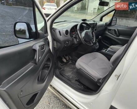 Белый Пежо Partner, объемом двигателя 1.56 л и пробегом 388 тыс. км за 4200 $, фото 7 на Automoto.ua