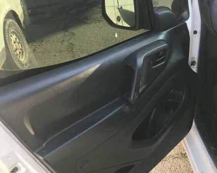 Белый Пежо Partner, объемом двигателя 1.6 л и пробегом 232 тыс. км за 3799 $, фото 5 на Automoto.ua