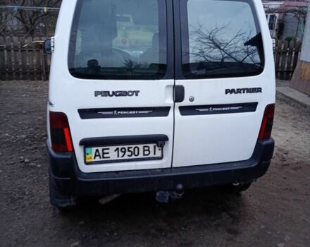 Белый Пежо Partner, объемом двигателя 2 л и пробегом 350 тыс. км за 1650 $, фото 4 на Automoto.ua