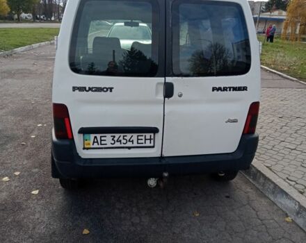 Белый Пежо Partner, объемом двигателя 0 л и пробегом 544 тыс. км за 2000 $, фото 3 на Automoto.ua