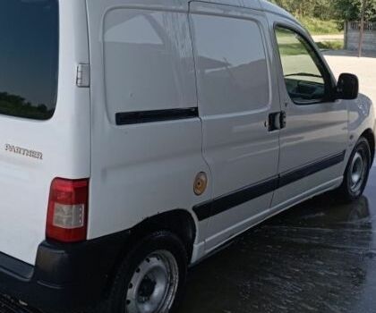 Белый Пежо Partner, объемом двигателя 1 л и пробегом 300 тыс. км за 1900 $, фото 1 на Automoto.ua