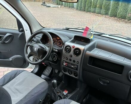 Білий Пежо Partner, об'ємом двигуна 1.6 л та пробігом 405 тис. км за 2549 $, фото 20 на Automoto.ua