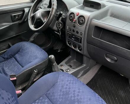 Белый Пежо Partner, объемом двигателя 1.6 л и пробегом 300 тыс. км за 2999 $, фото 4 на Automoto.ua