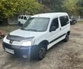 Белый Пежо Partner, объемом двигателя 1.9 л и пробегом 280 тыс. км за 3200 $, фото 1 на Automoto.ua