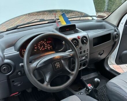 Білий Пежо Partner, об'ємом двигуна 1.6 л та пробігом 405 тис. км за 2549 $, фото 22 на Automoto.ua