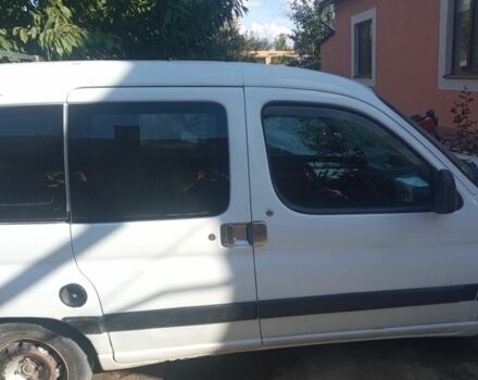 Белый Пежо Partner, объемом двигателя 1.6 л и пробегом 620 тыс. км за 2500 $, фото 2 на Automoto.ua