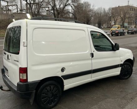 Белый Пежо Partner, объемом двигателя 1.6 л и пробегом 300 тыс. км за 2999 $, фото 3 на Automoto.ua