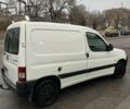 Белый Пежо Partner, объемом двигателя 1.6 л и пробегом 300 тыс. км за 2999 $, фото 3 на Automoto.ua