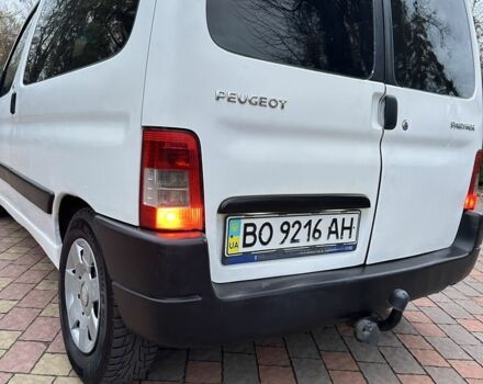 Білий Пежо Partner, об'ємом двигуна 1.6 л та пробігом 405 тис. км за 2549 $, фото 9 на Automoto.ua
