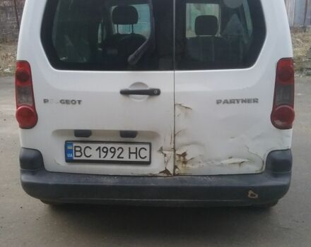 Белый Пежо Partner, объемом двигателя 1.6 л и пробегом 198 тыс. км за 3500 $, фото 6 на Automoto.ua
