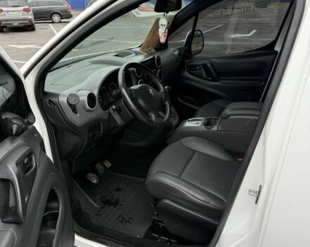 Белый Пежо Partner, объемом двигателя 1.6 л и пробегом 267 тыс. км за 5300 $, фото 5 на Automoto.ua