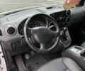 Белый Пежо Partner, объемом двигателя 1.6 л и пробегом 267 тыс. км за 5300 $, фото 4 на Automoto.ua