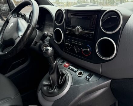 Белый Пежо Partner, объемом двигателя 1.6 л и пробегом 267 тыс. км за 5300 $, фото 9 на Automoto.ua