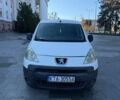 Белый Пежо Partner, объемом двигателя 0 л и пробегом 300 тыс. км за 2144 $, фото 2 на Automoto.ua