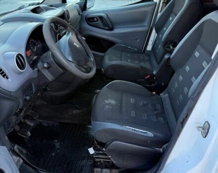 Белый Пежо Partner, объемом двигателя 0 л и пробегом 300 тыс. км за 2144 $, фото 3 на Automoto.ua