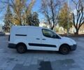 Белый Пежо Partner, объемом двигателя 0 л и пробегом 300 тыс. км за 2144 $, фото 1 на Automoto.ua