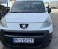 Белый Пежо Partner, объемом двигателя 1.6 л и пробегом 325 тыс. км за 5900 $, фото 1 на Automoto.ua