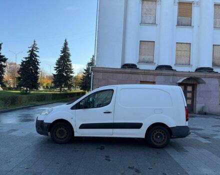 Белый Пежо Partner, объемом двигателя 0 л и пробегом 300 тыс. км за 2144 $, фото 1 на Automoto.ua