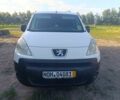 Белый Пежо Partner, объемом двигателя 1.6 л и пробегом 345 тыс. км за 4800 $, фото 1 на Automoto.ua