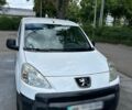 Белый Пежо Partner, объемом двигателя 1.6 л и пробегом 308 тыс. км за 4391 $, фото 1 на Automoto.ua
