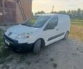 Белый Пежо Partner, объемом двигателя 1.6 л и пробегом 345 тыс. км за 4800 $, фото 4 на Automoto.ua