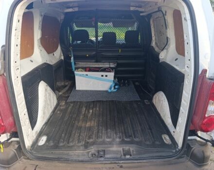 Белый Пежо Partner, объемом двигателя 1.6 л и пробегом 345 тыс. км за 4800 $, фото 2 на Automoto.ua